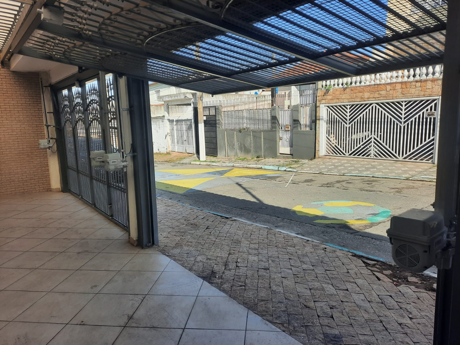Portão deslizante automático com acabamento profissional